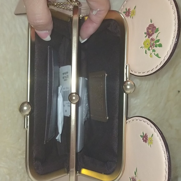 DisneyXCoach Floral KISSLOCK WRISTLET Minnie Ears - Picture 6 of 6